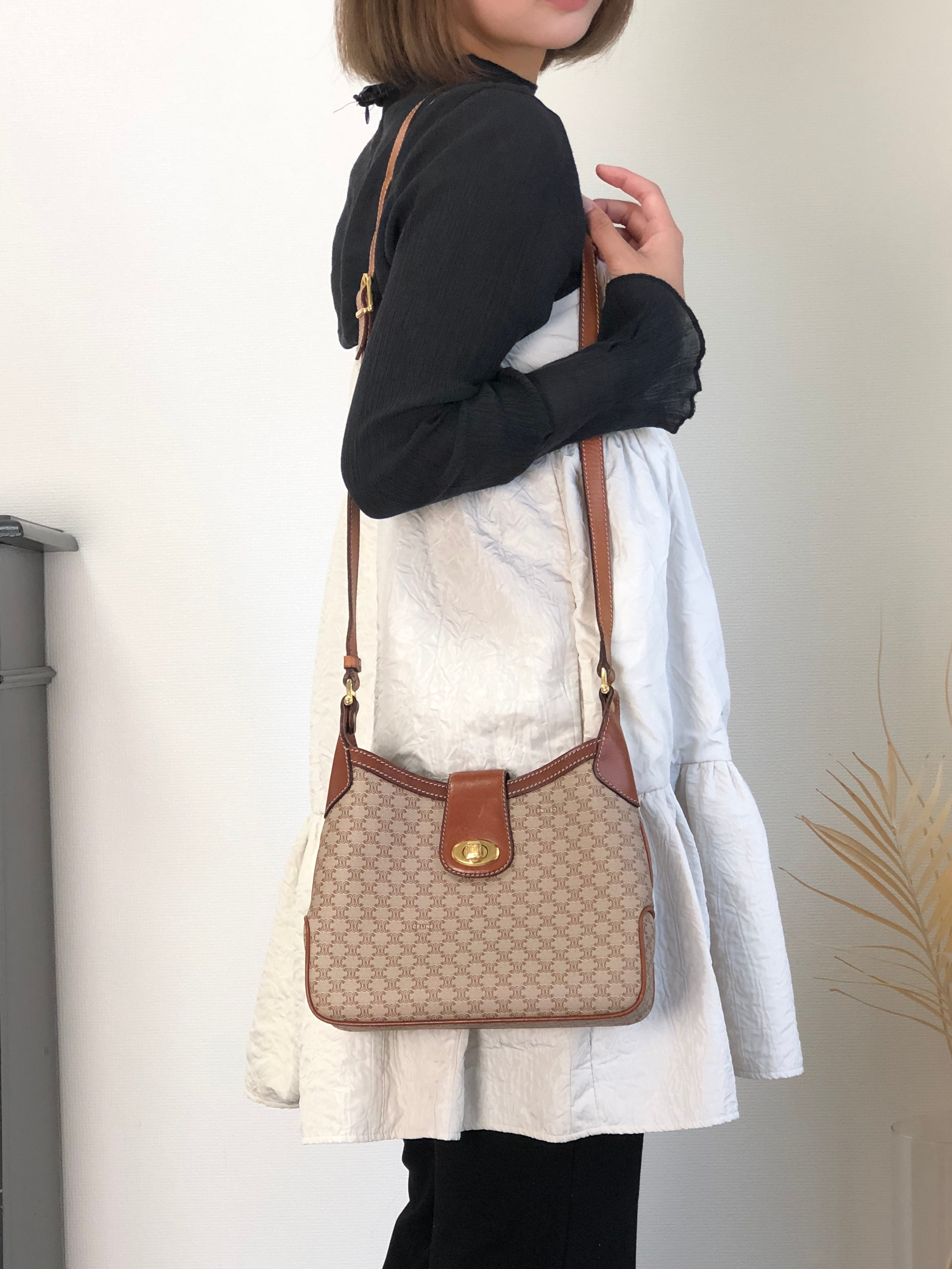レア セリーヌ ホワイトマカダム柄 セリーヌ ショルダーバッグ ポシェット CELINE セリーヌ マカダム 馬車 ホースキャリッジ クロスボディ