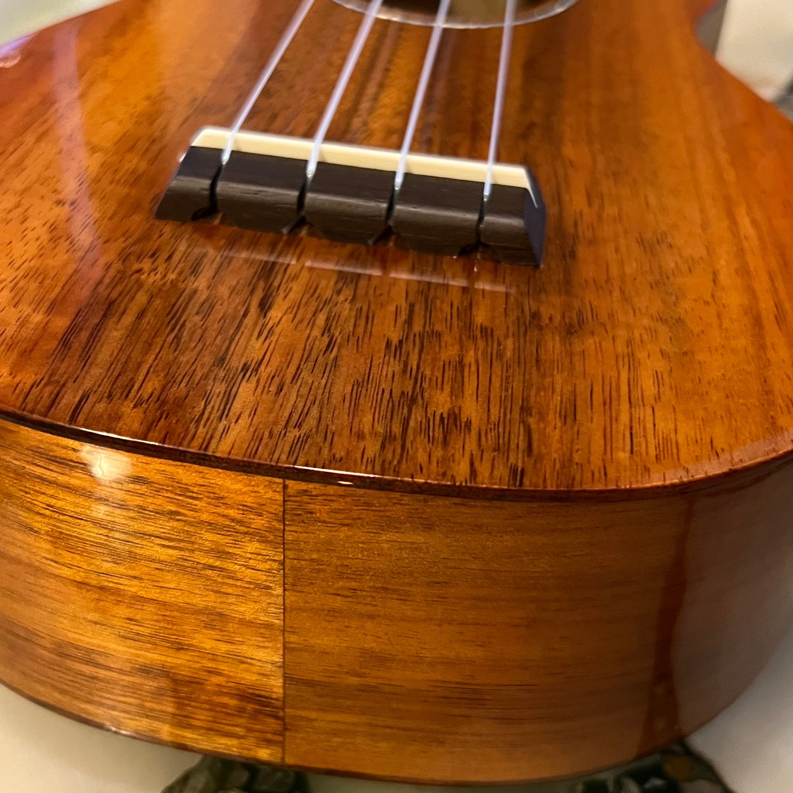 新品 調整済 ilikai ソプラノウクレレ IL-SOP-4KGG オールハワイアン