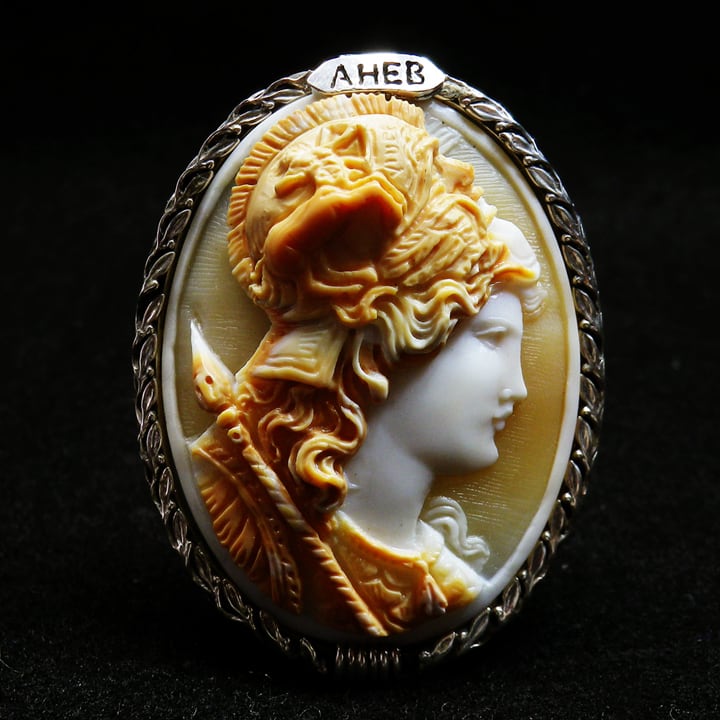 ジュゼッペ・テゾリエーレ作 三層彫りの女神ヘーラーのカメオ | Cameo