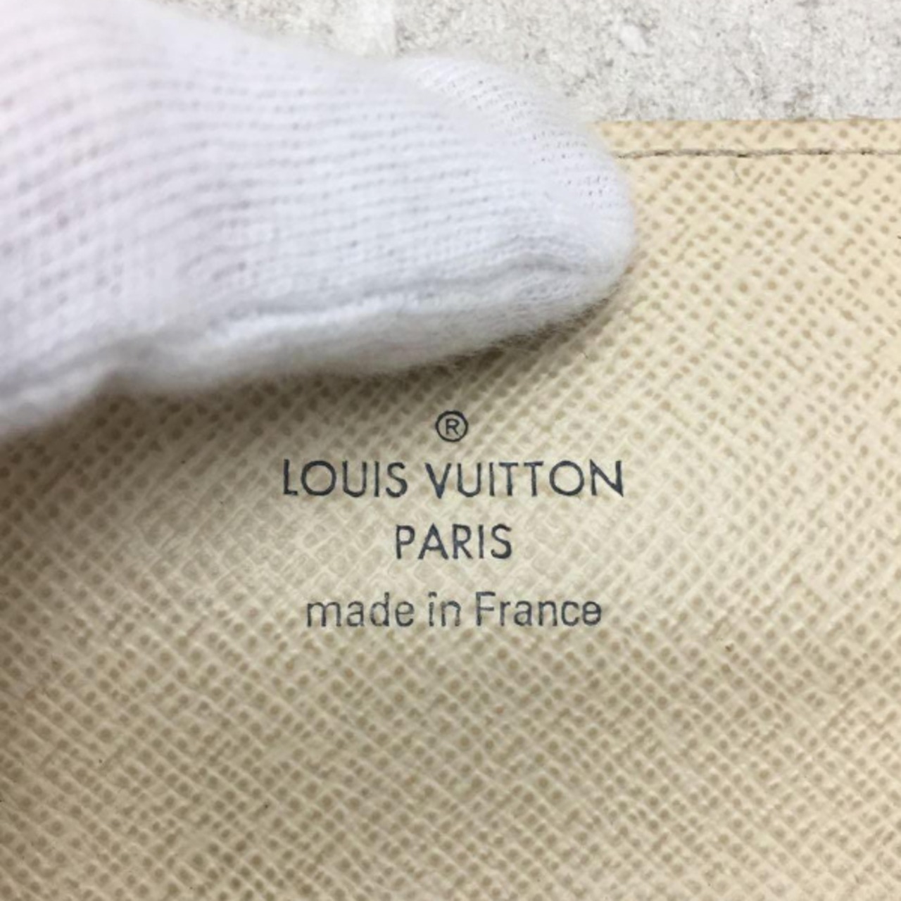 LOUIS VUITTON(ルイヴィトン)ミュルティクレ4連キーケース/ホワイト