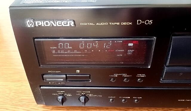 PIONEER DAT D-05 デジタル・オーディオ・テープ・デッキ | MTR PRO SHOP