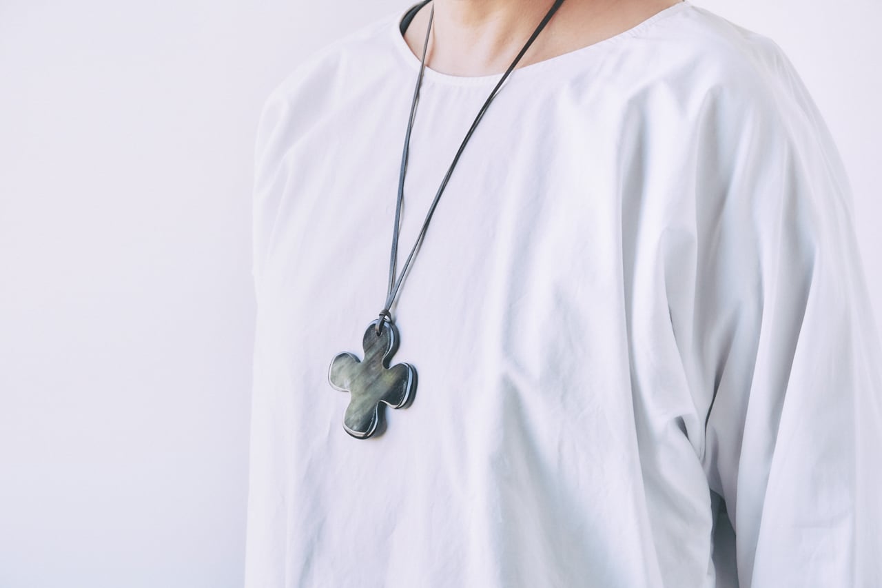 花ペンダント Bijoux Kei（白／黒） | 中村江里子セレクション Avenue