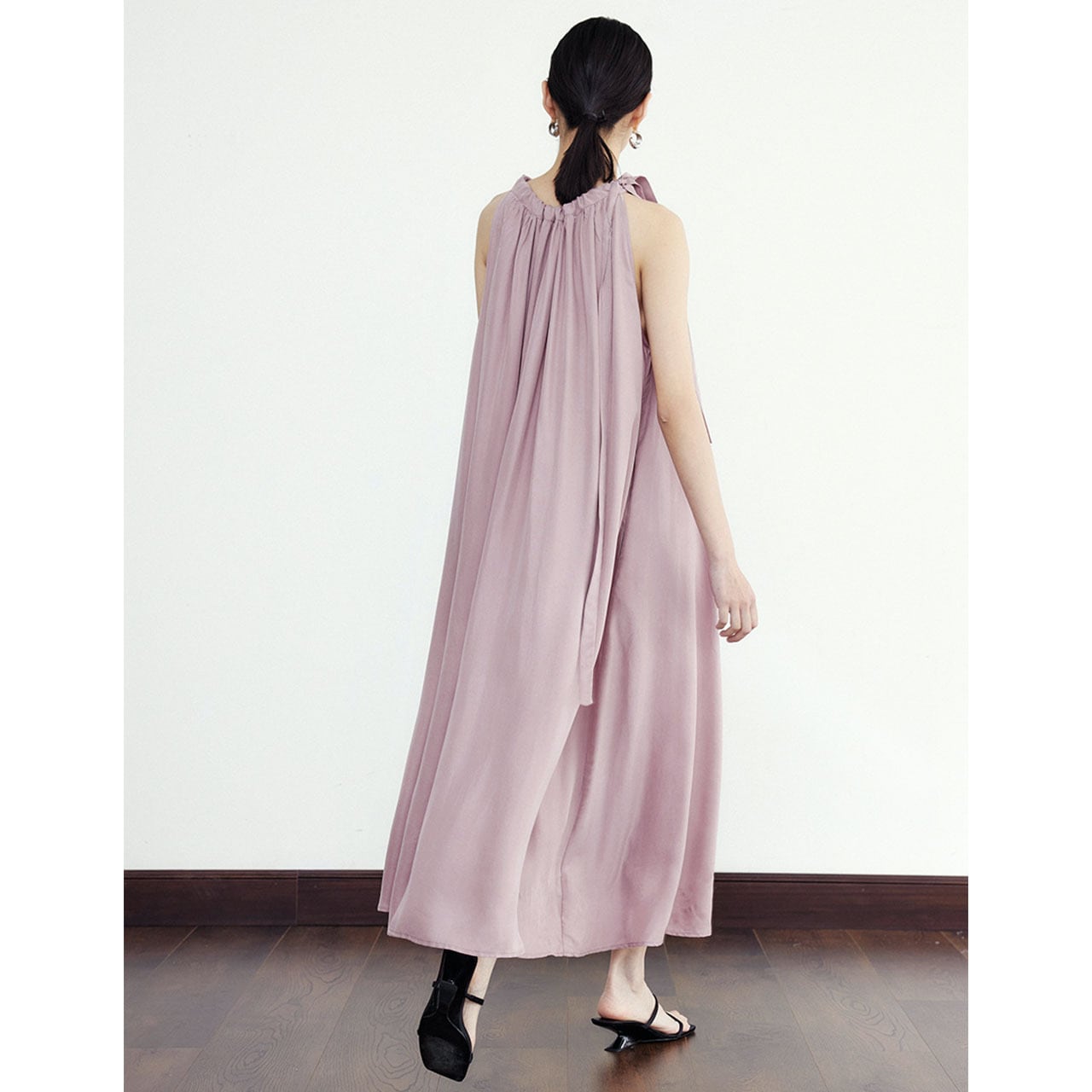 Sleeveless Shirring Long Onepiece | SSISIL 公式オンラインストア