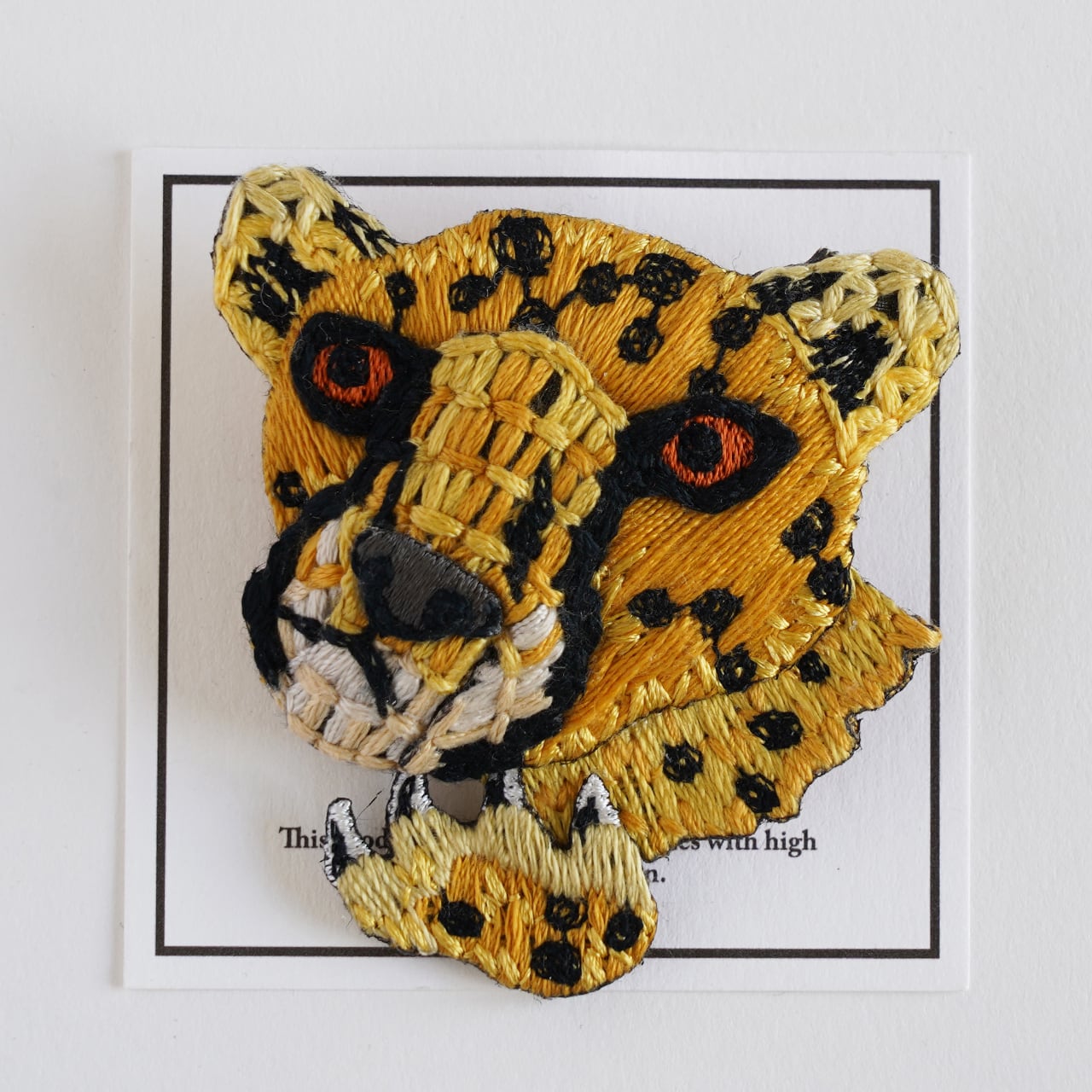 Braw 立体刺繍ブローチ 