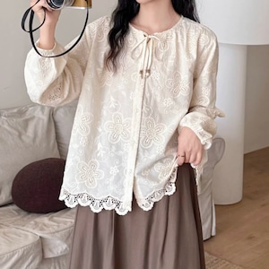 2色/リボンネックデイジー刺繍ブラウス ・12396 2色/リボンネックデイジー刺繍ブラウス ・12396