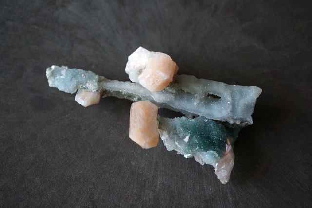 アポフィライト/スティルバイト/カルセドニー 　Apophyllite/Stilbite/Chalcedony 861