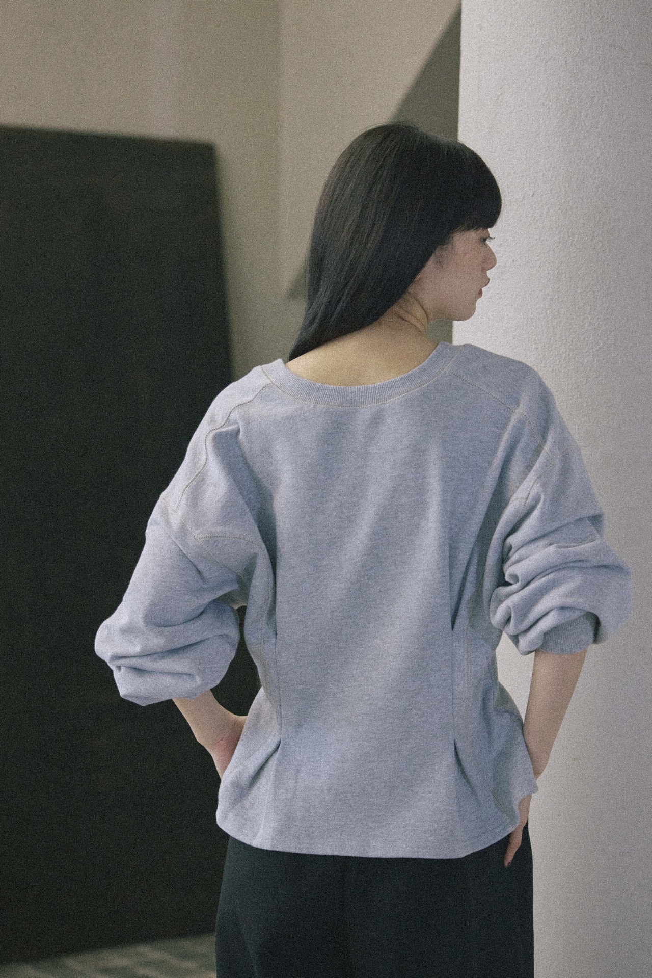 DU260712 Vneck Tuck Design Sweat