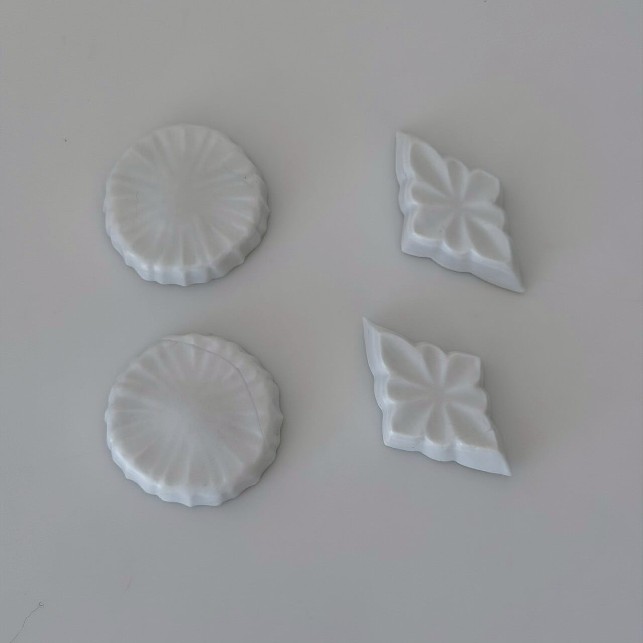 【住】5月中旬以降発送分・ 宮田竜司 箸置き菱形 白