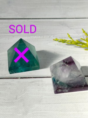 フローライトピラミッド