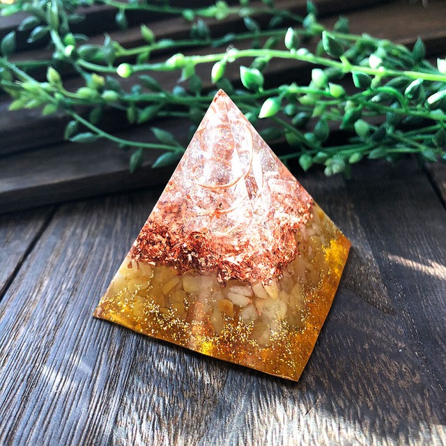 ピラミッド型Ⅱ オルゴナイト アラゴナイト