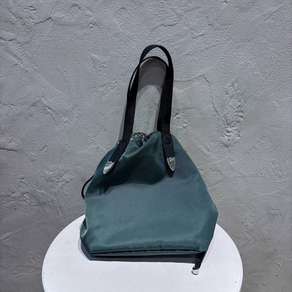 TOGA TOO トーガトゥ Print Drawstring Bag 巾着バッグ グリーン系