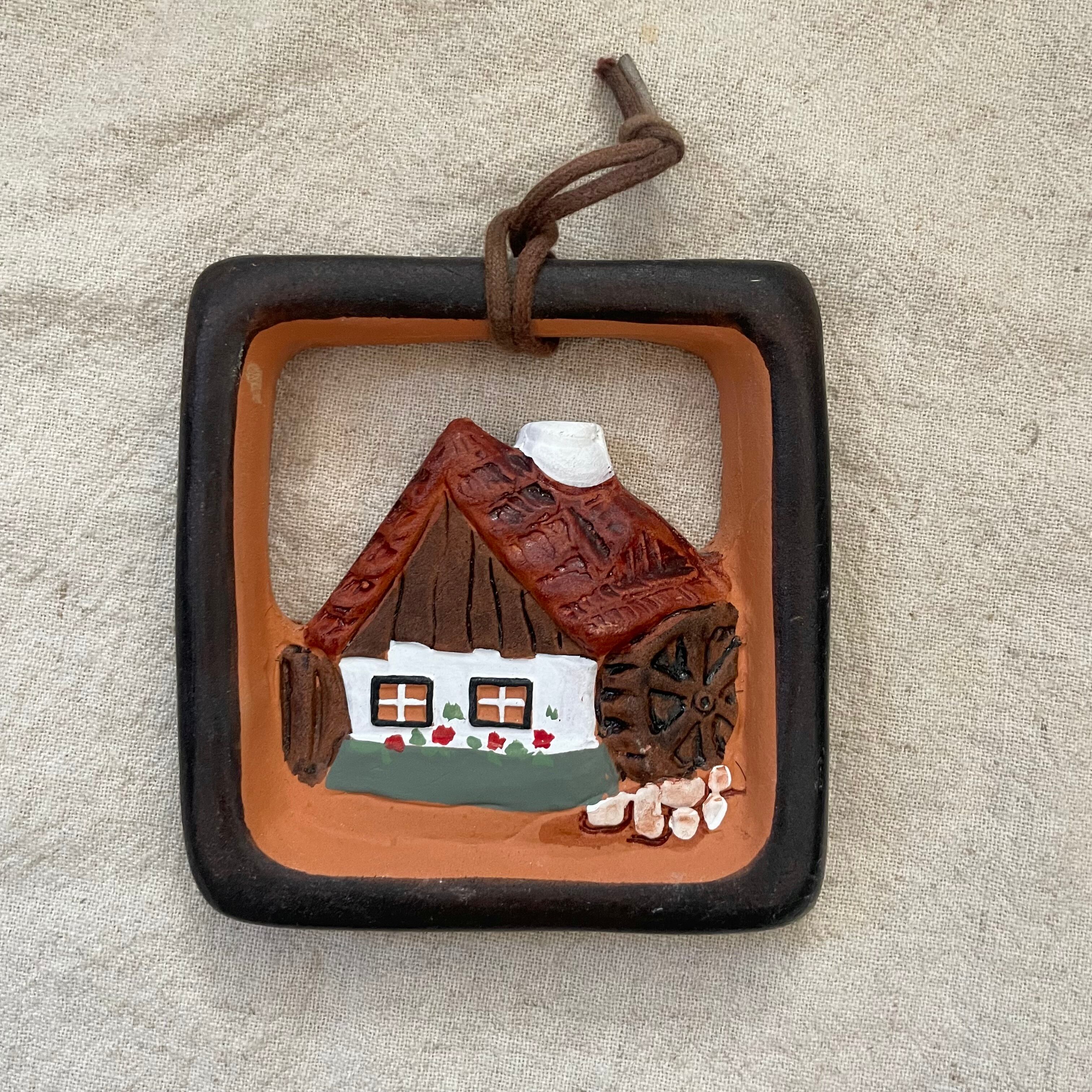 水車小屋の壁飾り