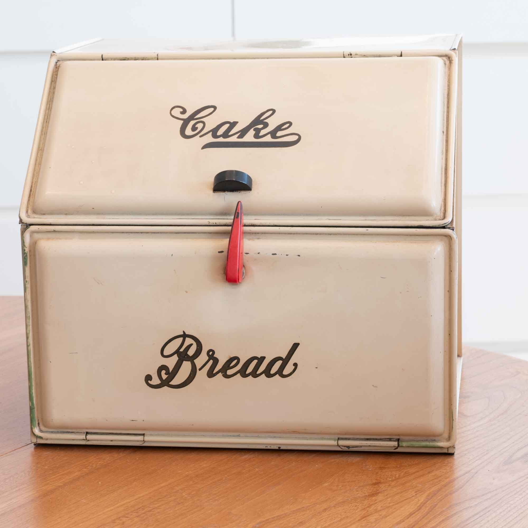 レア　BREAD缶 CAKE入れ付き！　　メーカーは不明　古いものです！