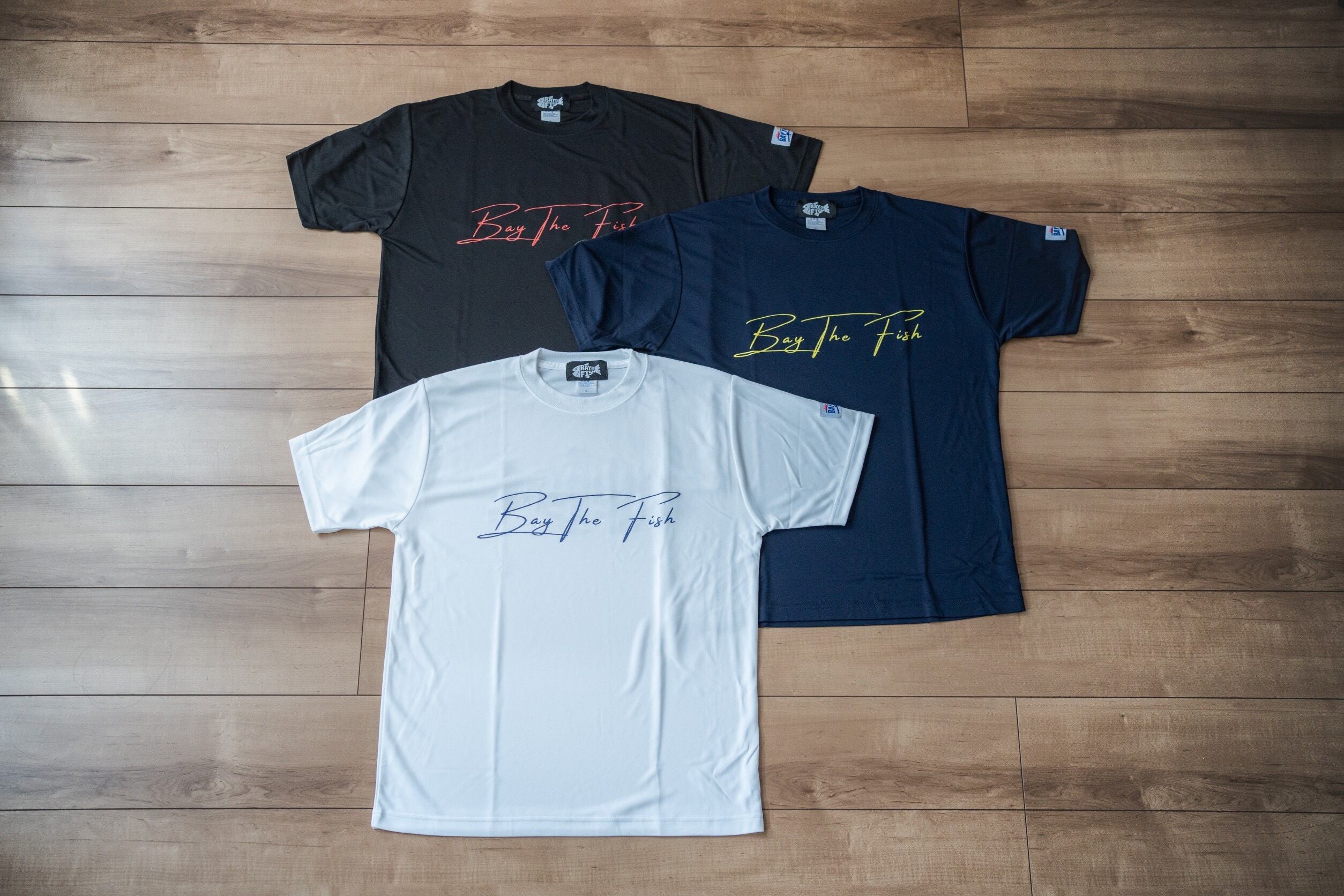 BAY THE FISH 4.7オンス ドライシルキータッチTシャツ | BAY THE FISH