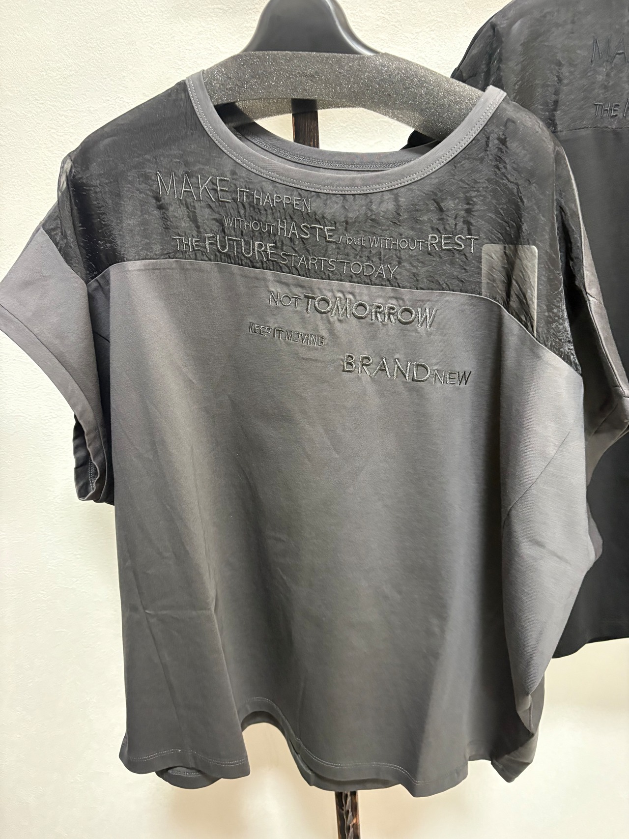 【LUGIVA】 オーガンジー切り替え　ドロップシルエットカットソー　202680