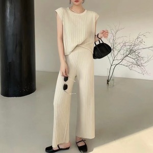 トップス パンツ カットソー ニットソー ストレートパンツ ロング丈 袖なし ノースリーブ ストレート 上下セット 2点セット ツーピース かわいい 大人可愛い きれいめ シンプル カジュアル おしゃれ お洒落 ラフ キュート とろみ感 無地 春 夏 10代 20代 30代 40代 レディース 女性用 通勤 学生 通学 デート お出かけ 女子会 休日 着回し 普段使い 韓国系 オルチャン ファッション コーデ スタイル ブラック ホワイト ベージュ ブラウン