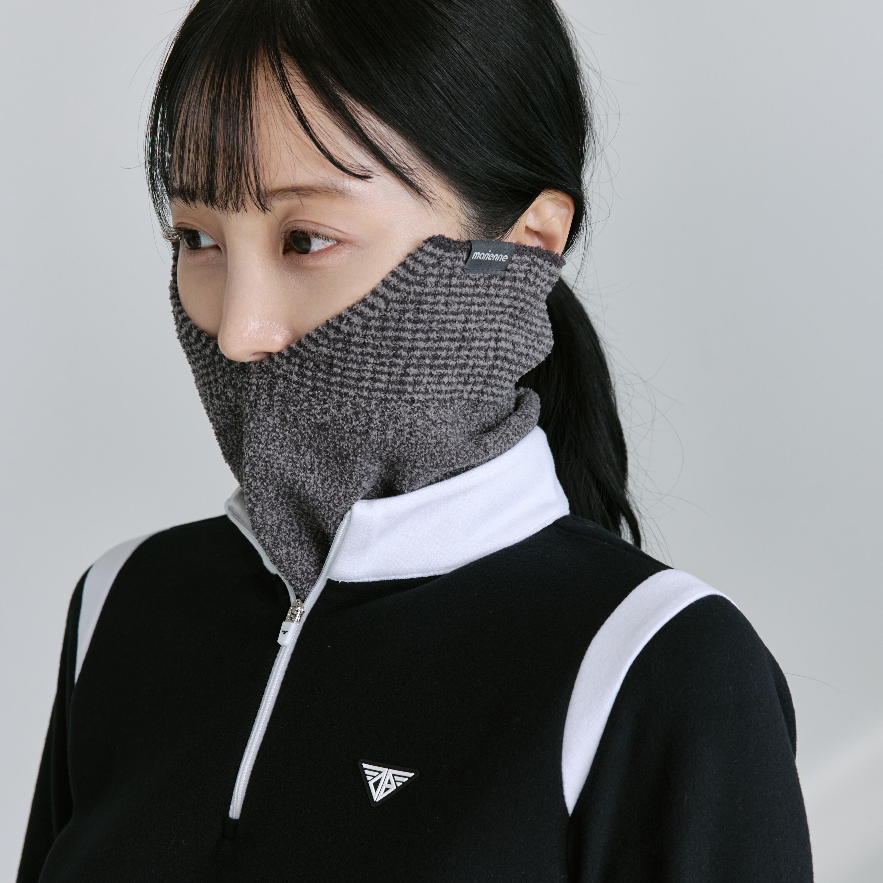 プレミアム発熱Vネックウォーマー