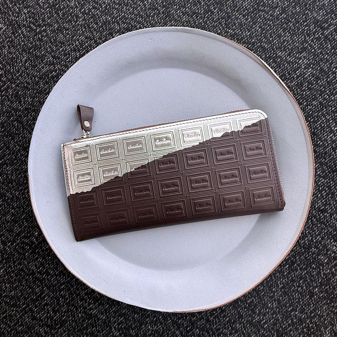 革のビターチョコ・薄型長財布 (銀の包み紙)