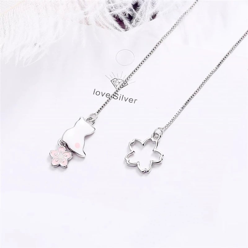 ⭐︎送料無料⭐︎白猫✖︎桜チェーンピアス