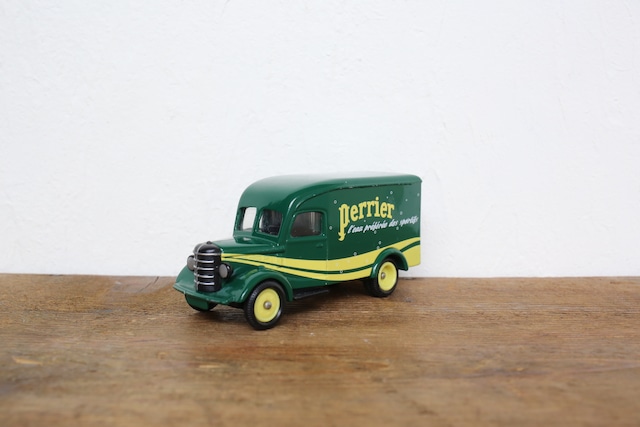 フランス ヴィンテージ perrier ペリエ ミニカー Corgi BEDFORD 30 CWT VAN