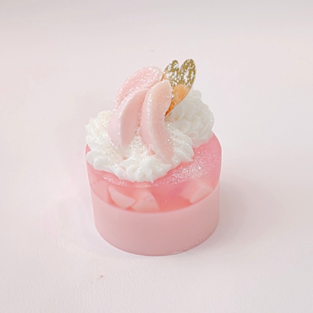 とろける白桃のムースケーキ