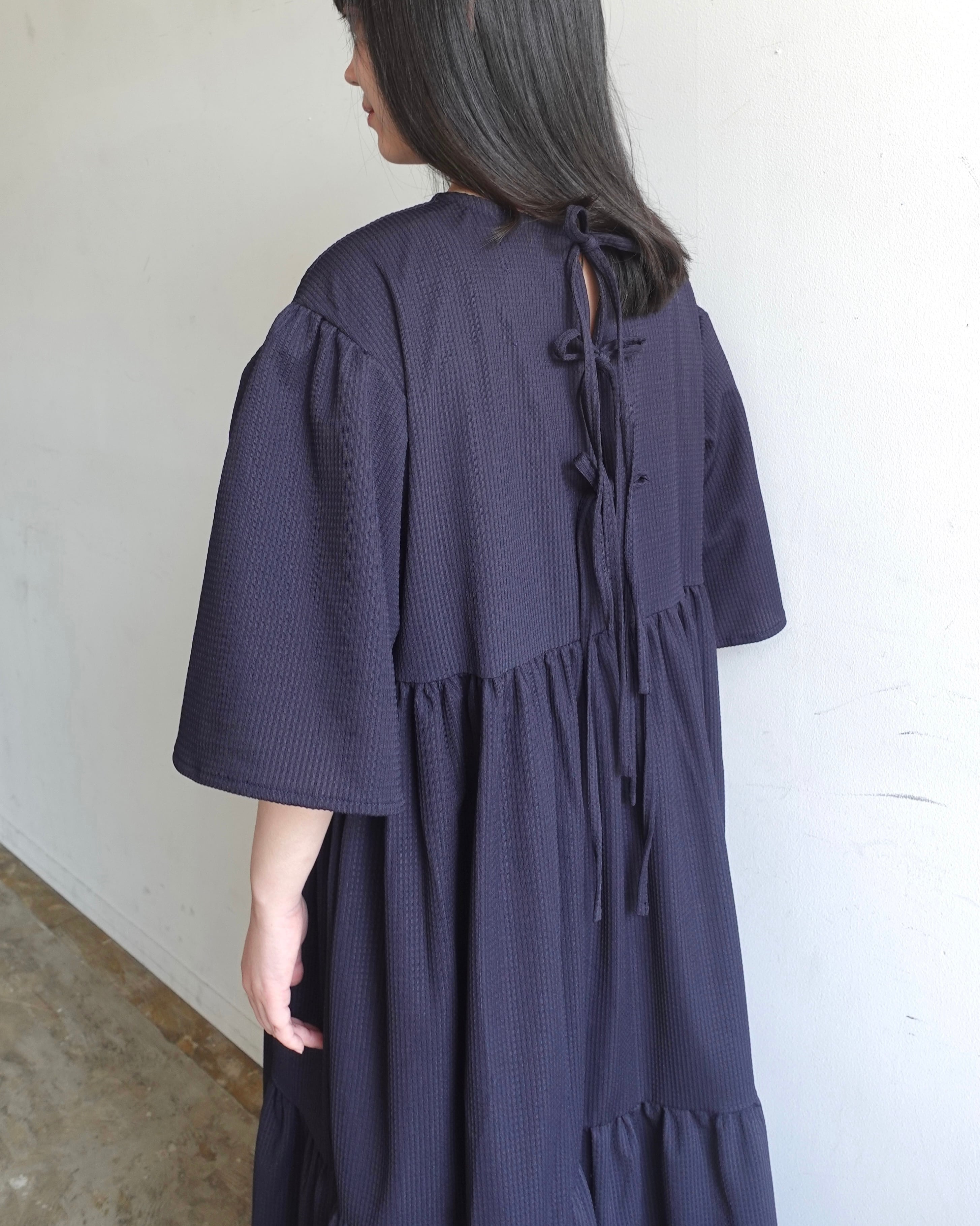 back triple ribbon seersucker tricot dress / navy