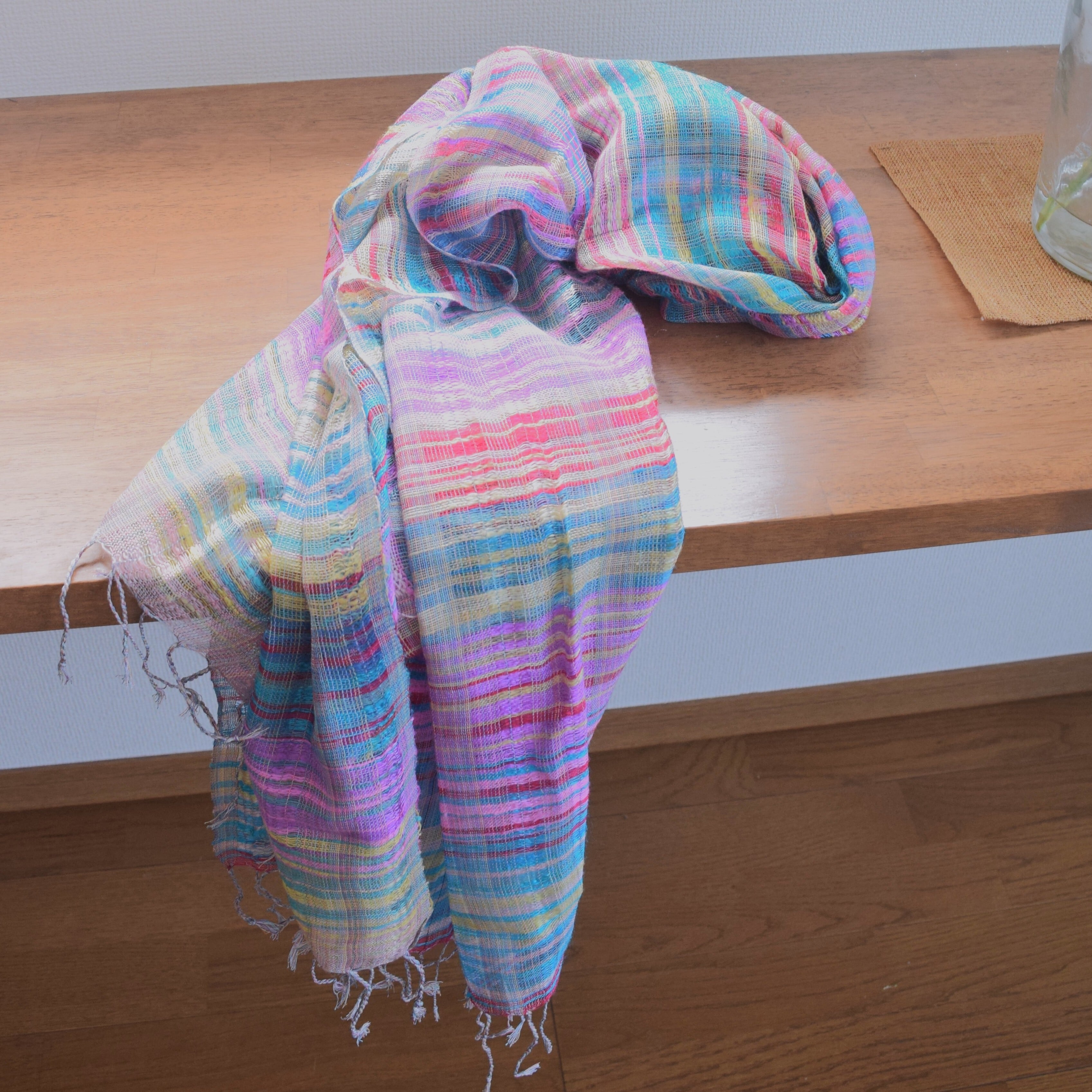 絹真綿手紡ぎ糸入り 絹からみ織りストール 多彩色|Silk Leno Weave Stole with Hand-spun Mawata Silk - Layers of Color