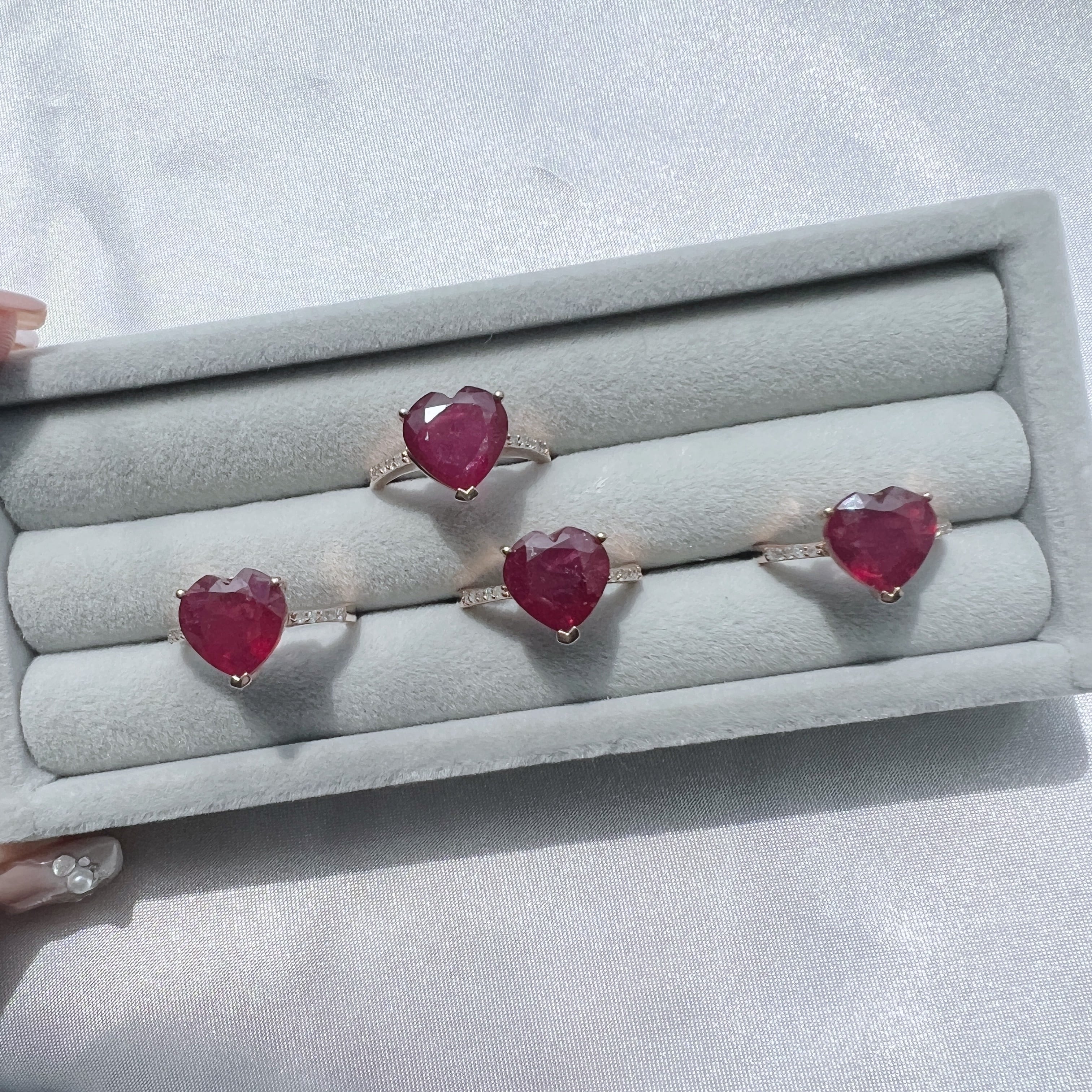 ルビー・ダイヤモンド ハートシェイプリング | Sally's Jewelry ルビー・ダイヤモンド ハートシェイプリング | Sally's Jewelry