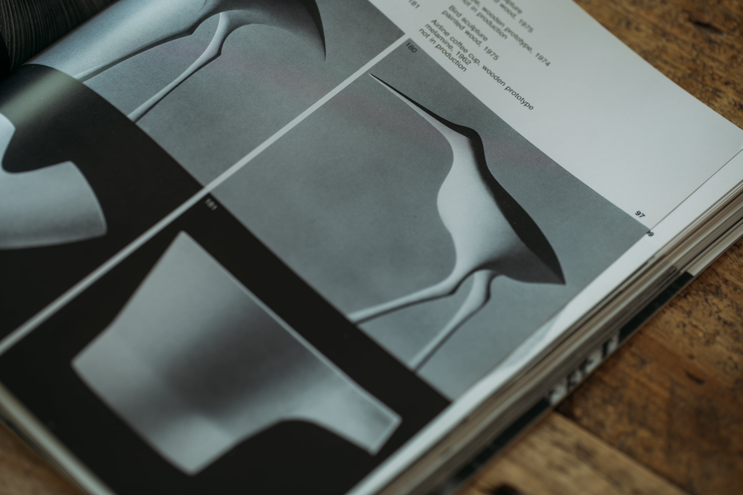 書籍『タピオ・ヴィルカラ』＊『TAPIO WIRKKALA』の復刻版 | ブルー