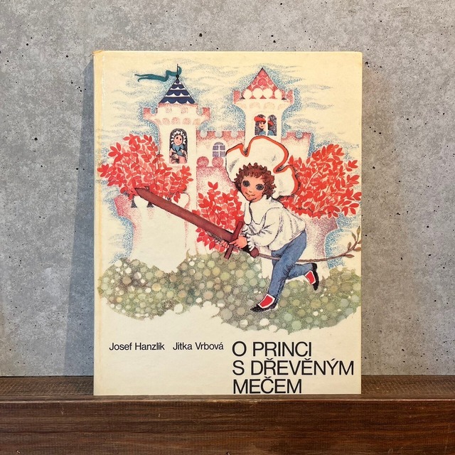 O PRINCI S DREVENYM MECEM