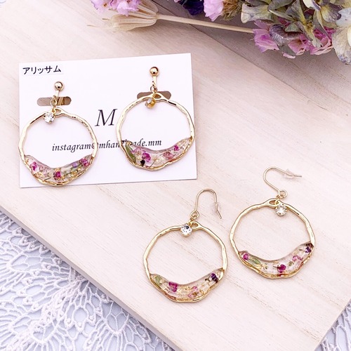 いびつフープガラスフラワーピアス／イヤリング