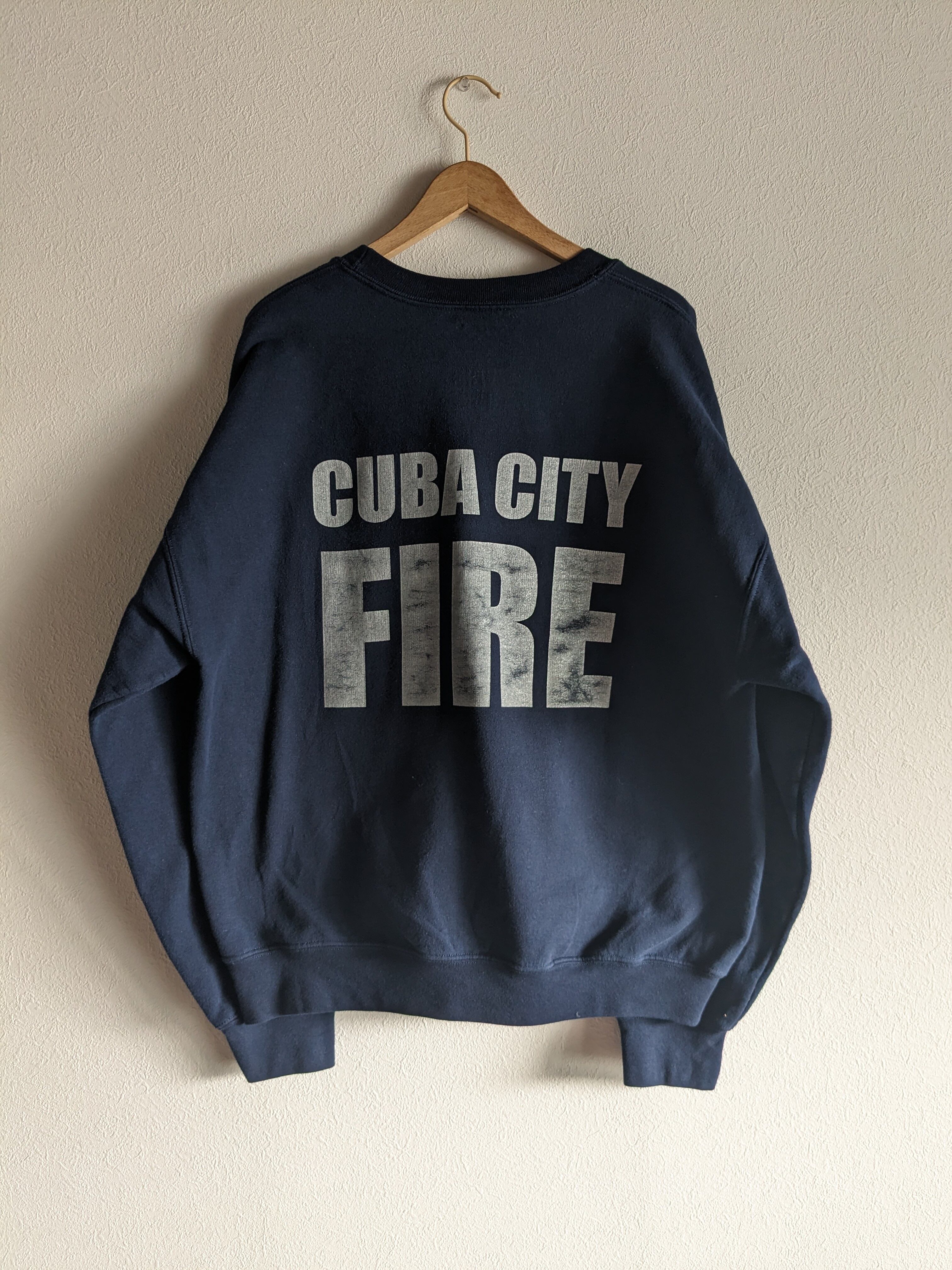 メンズGILDAN CUBA CITY FIRE RESCUE スウェットシャツ