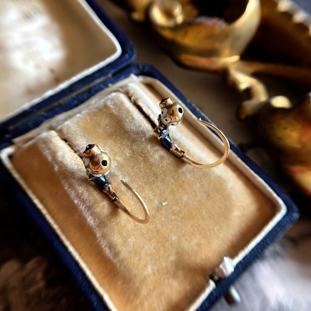 ブラッカムーアガーネット エナメルドルムーズピアス Maria Alonso Antiques