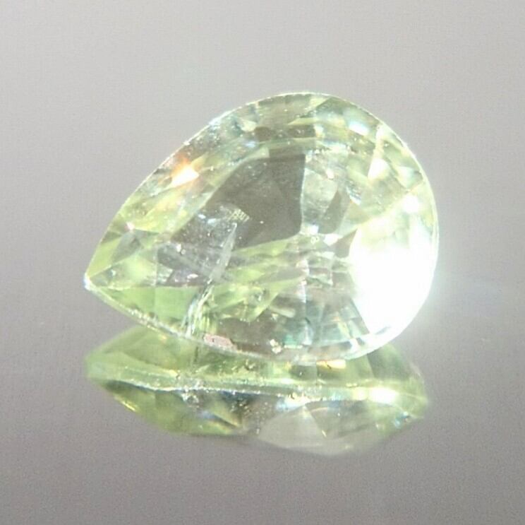 ミントガーネット ルース UV蛍光 天然 0.31ct | Chainon