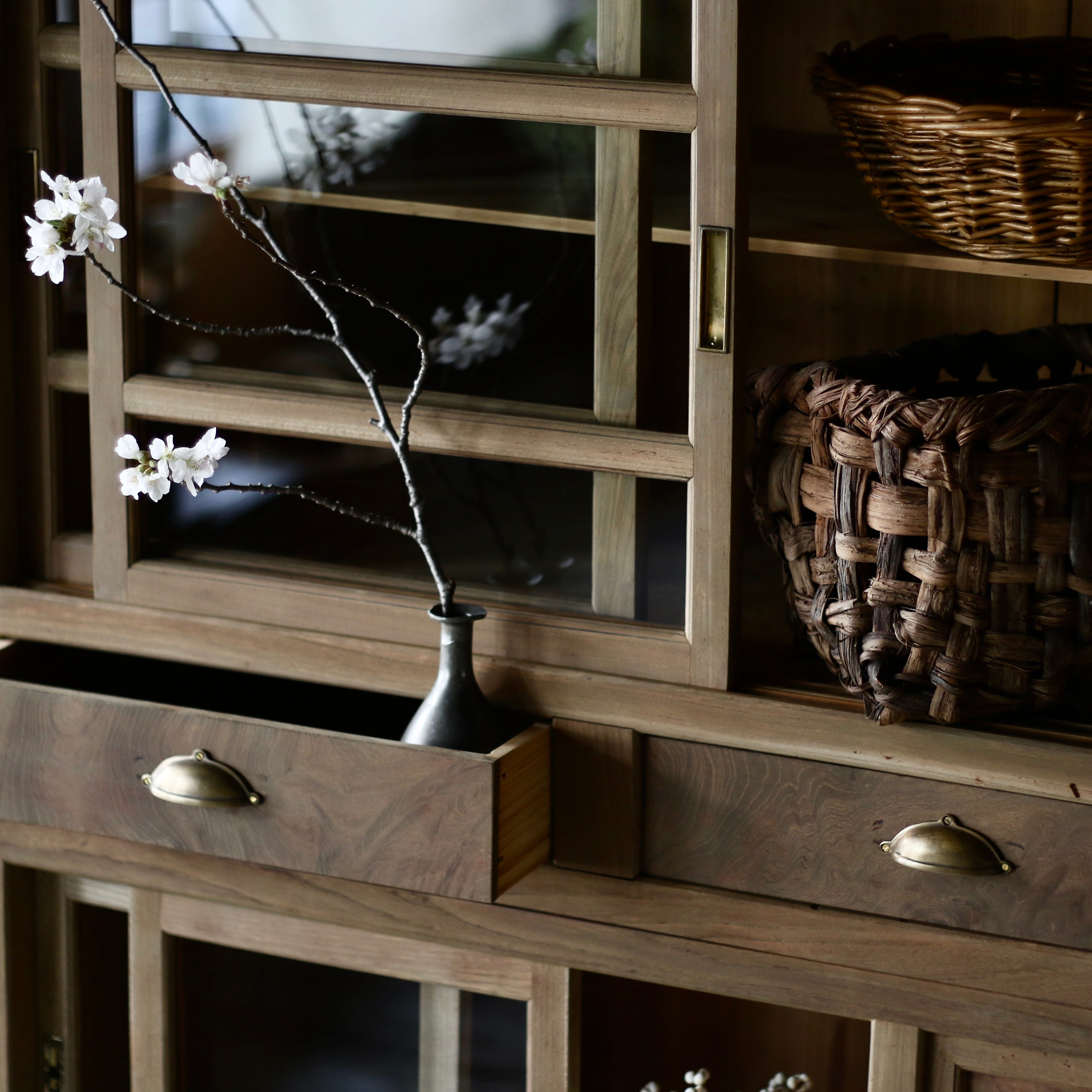 食器棚 ガラス戸棚 飾り棚￼ dショッピング |食器棚 コンパクト 幅60 奥行29 高さ80cm カップ