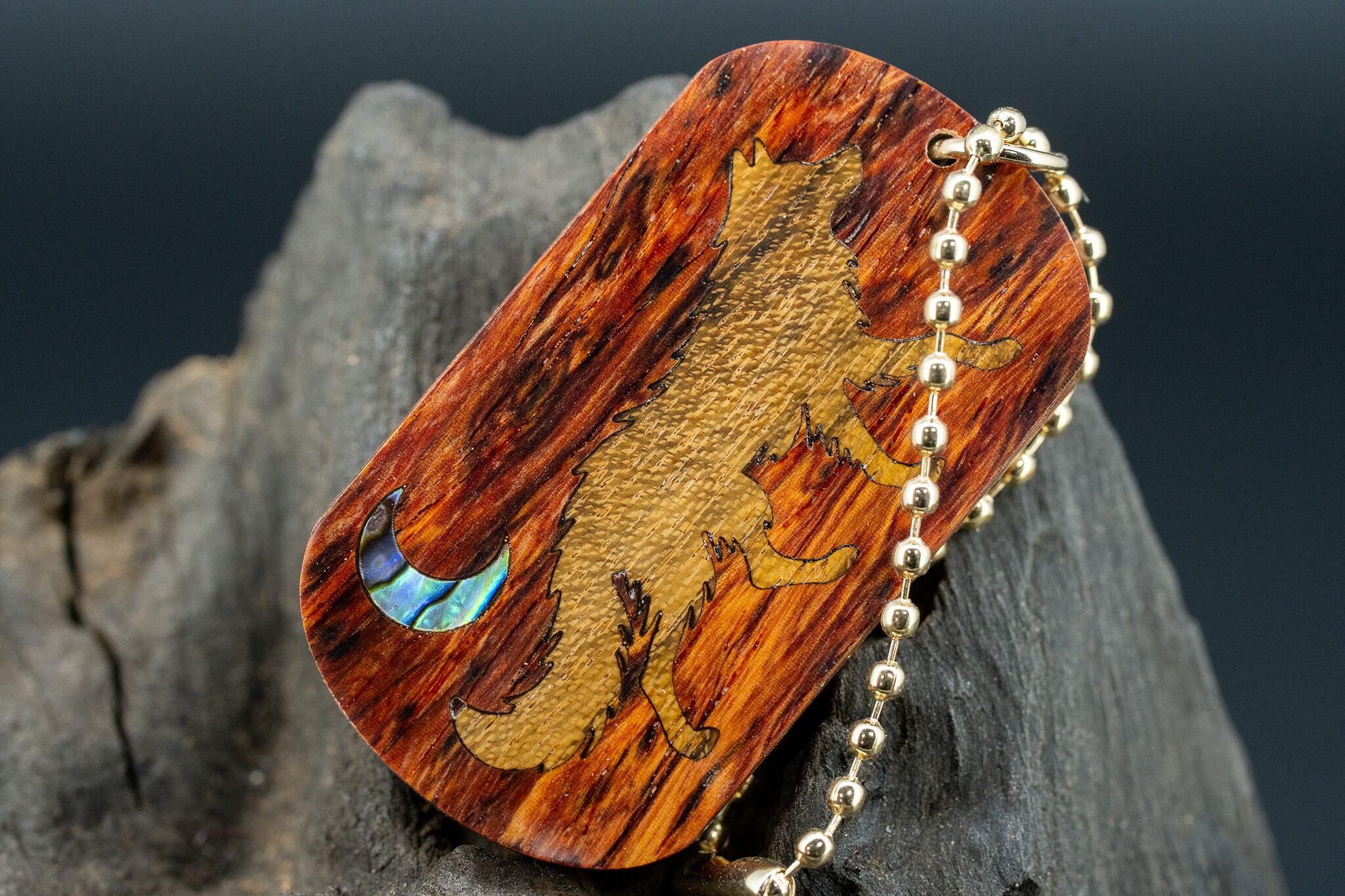 【東洋のローズウッド】 縞紫檀 変わり杢 ドッグタグ 象嵌 闊歩