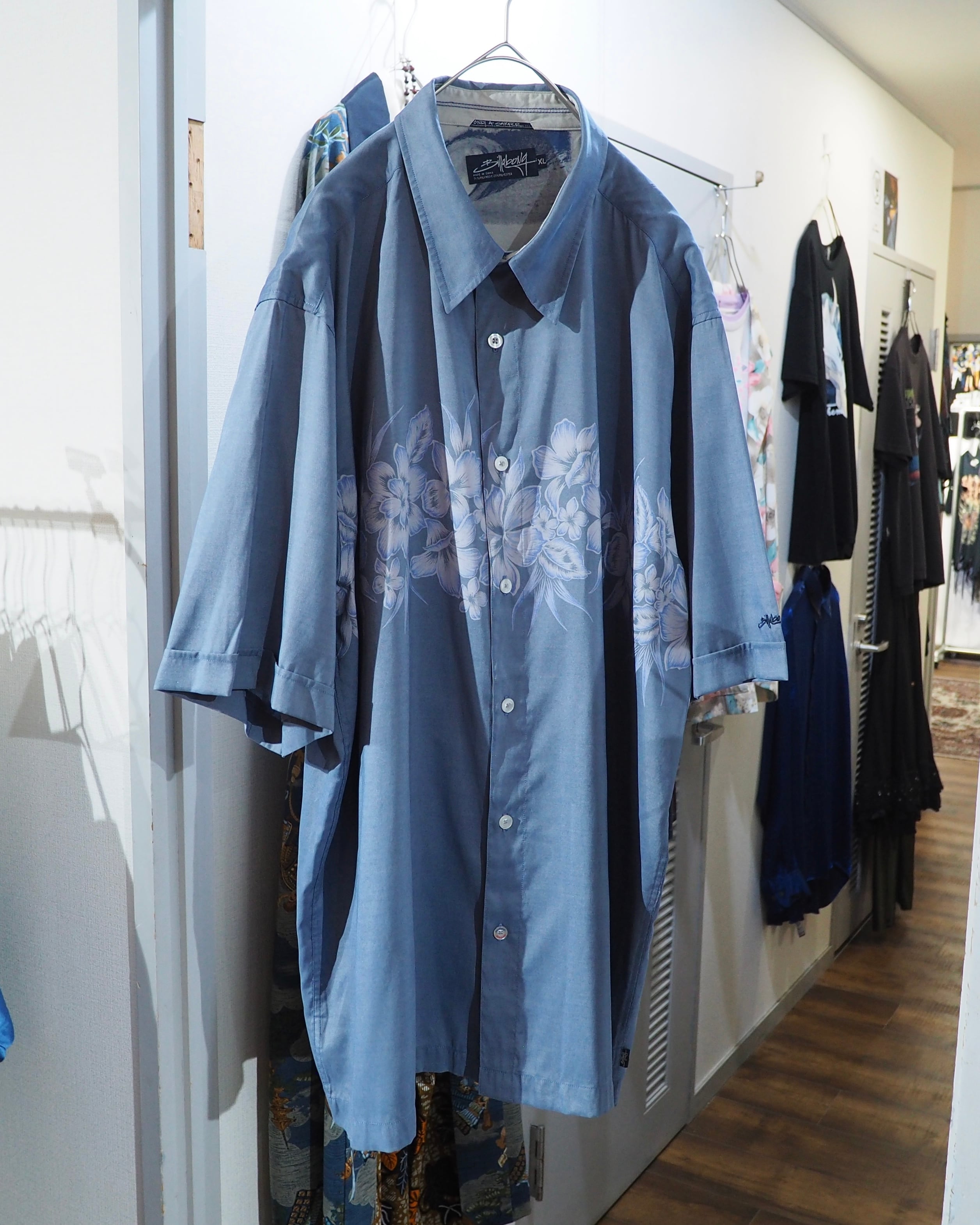 2000s " BILLABONG " Cold tone Flower All over pattern SS shirt