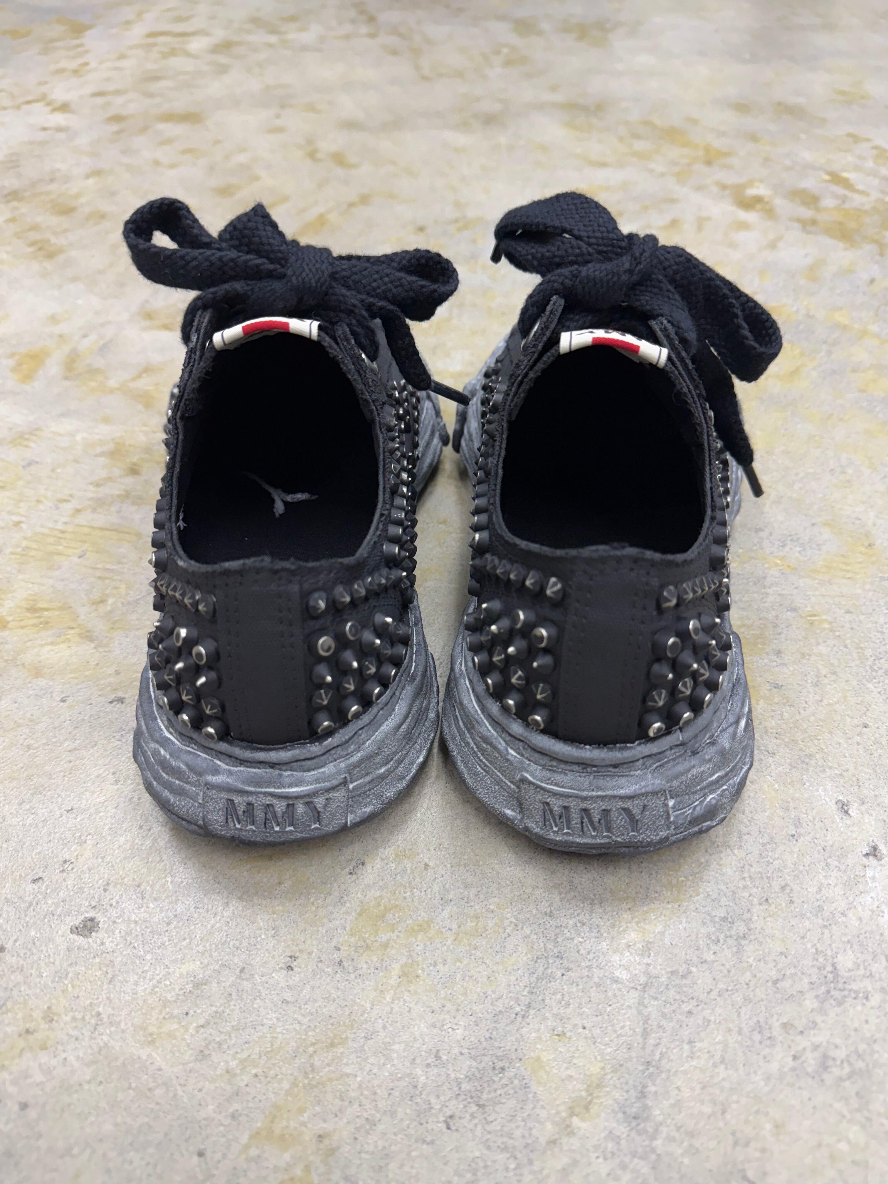 Maison MIHARA YASUHIRO | PTSN23 Studs Low-Top (A15FW721) | BLACK