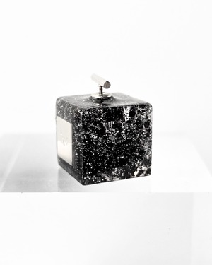 PERFUME CUBE. [black hologram]