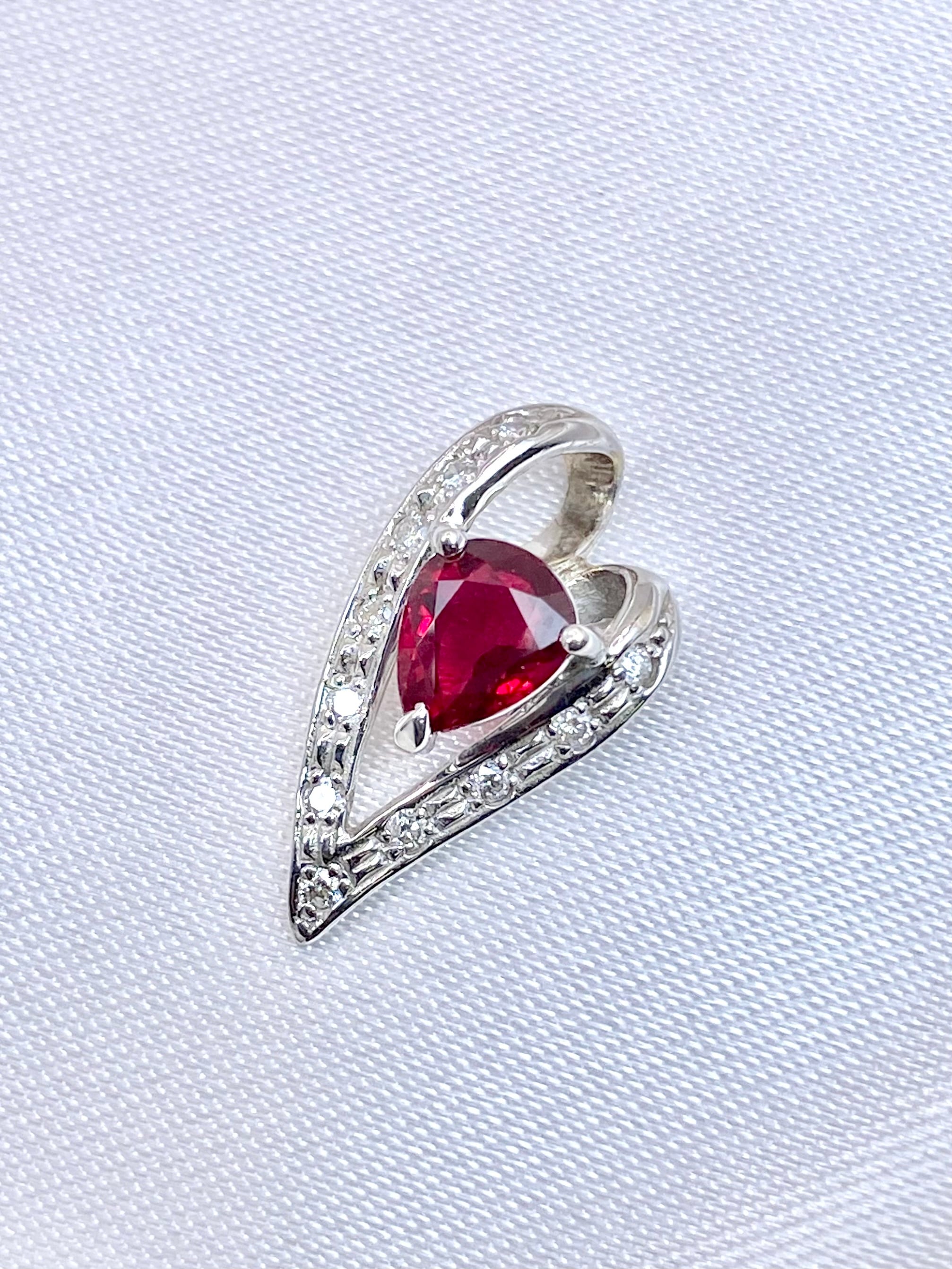 ルビー 0.58ct / ダイヤモンド 計0.08ct K18WG ペンダントトップ
