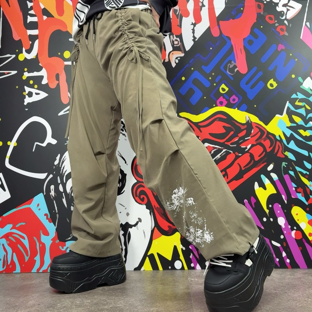 裏起毛彼岸花アートプリントドロストパンツ | NIER CLOTHING