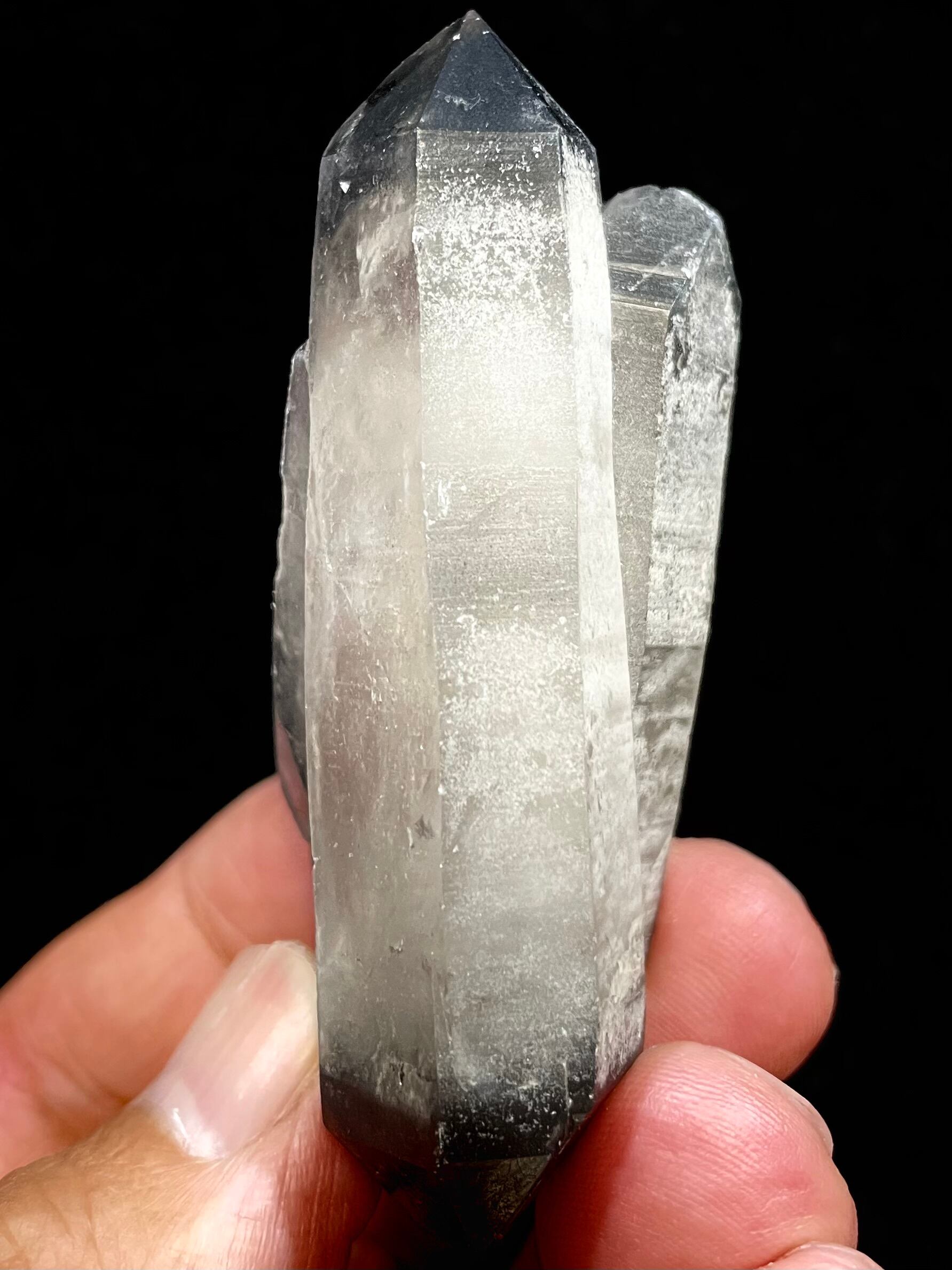 7) 変わり種H「レムリアン・ブラックファントム」クオーツDTクラスター