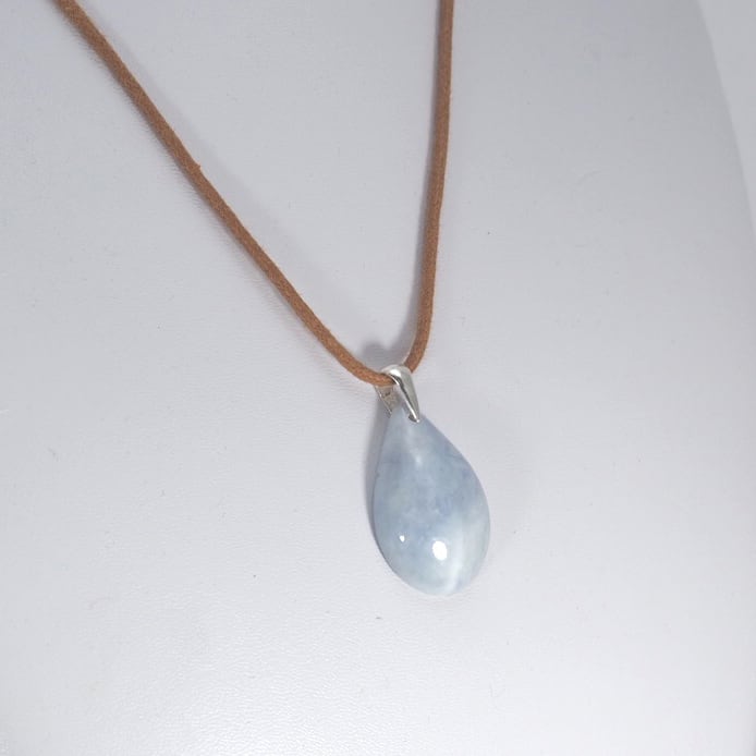 糸魚川 ラベンダー翡翠 しずくペンダントトップ 6.0g Itoigawa