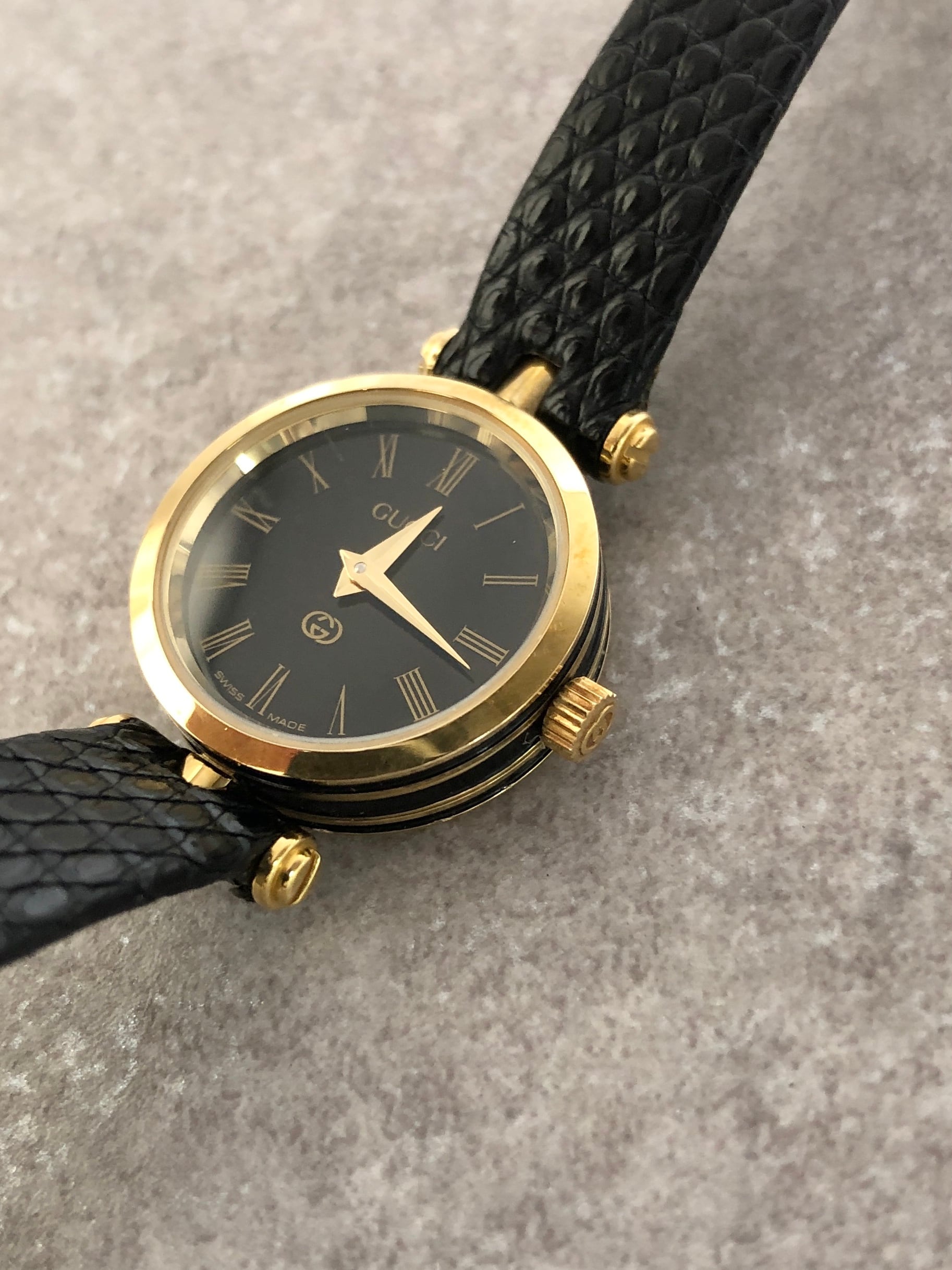 GUCCI グッチ 腕時計 ブラック ラウンドフェイス ローマ レザー