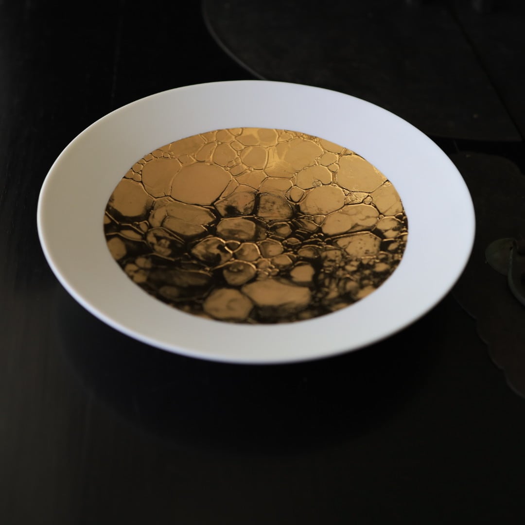 AS 有田焼 泡8寸平鉢 金／銀 | 芦屋貴兆陶家 online shop