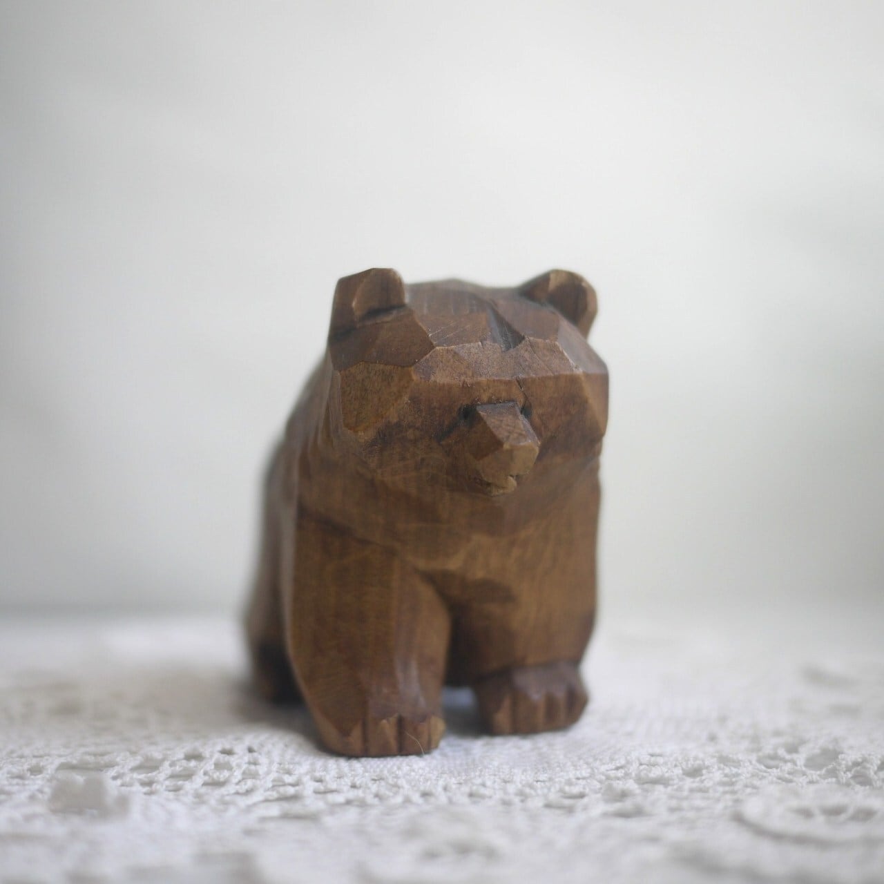 子熊フィギュア ウッドカービング リンデンバウム 一刀彫