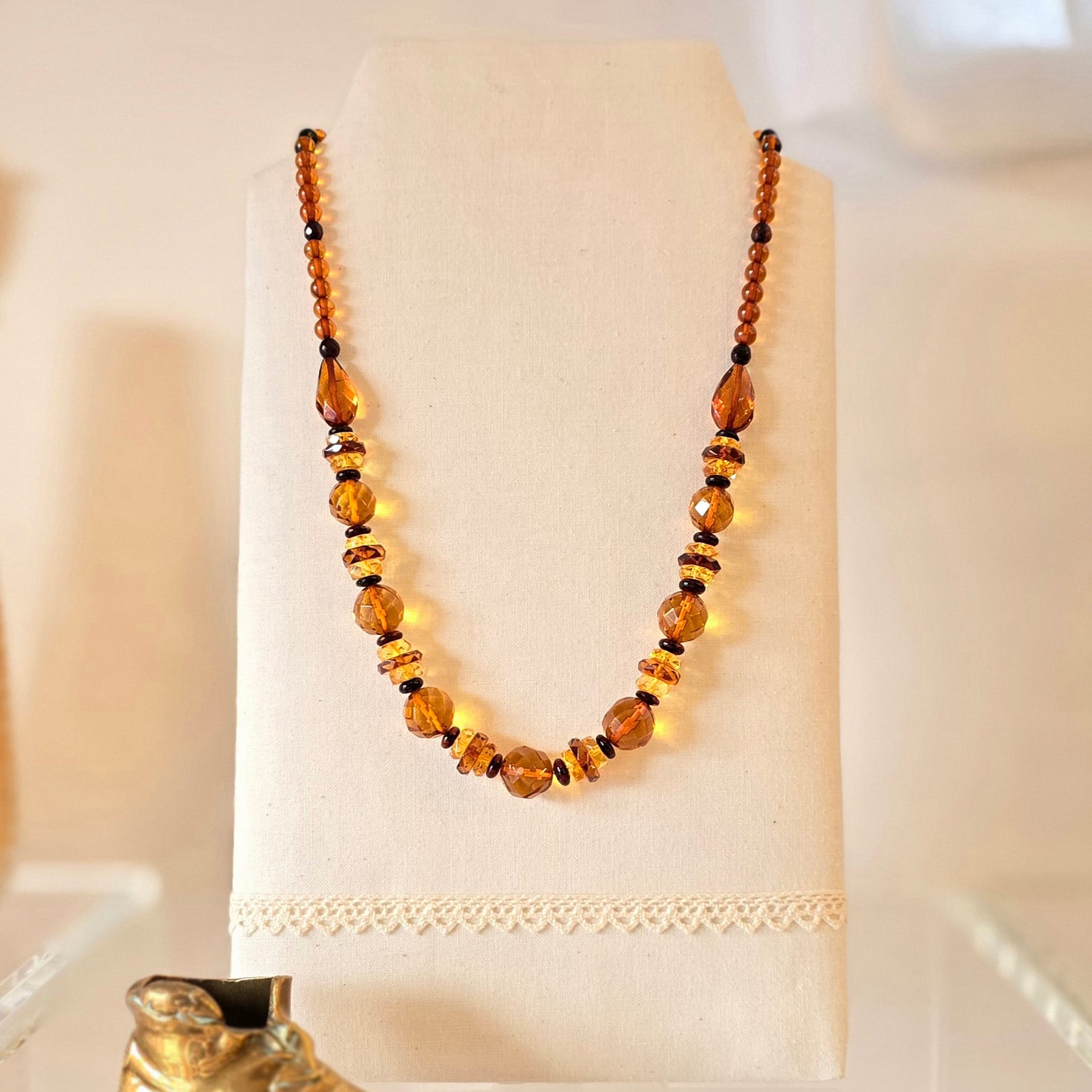 【リトアニア産】天然琥珀ネックレス|琥珀色の透明感と温もり