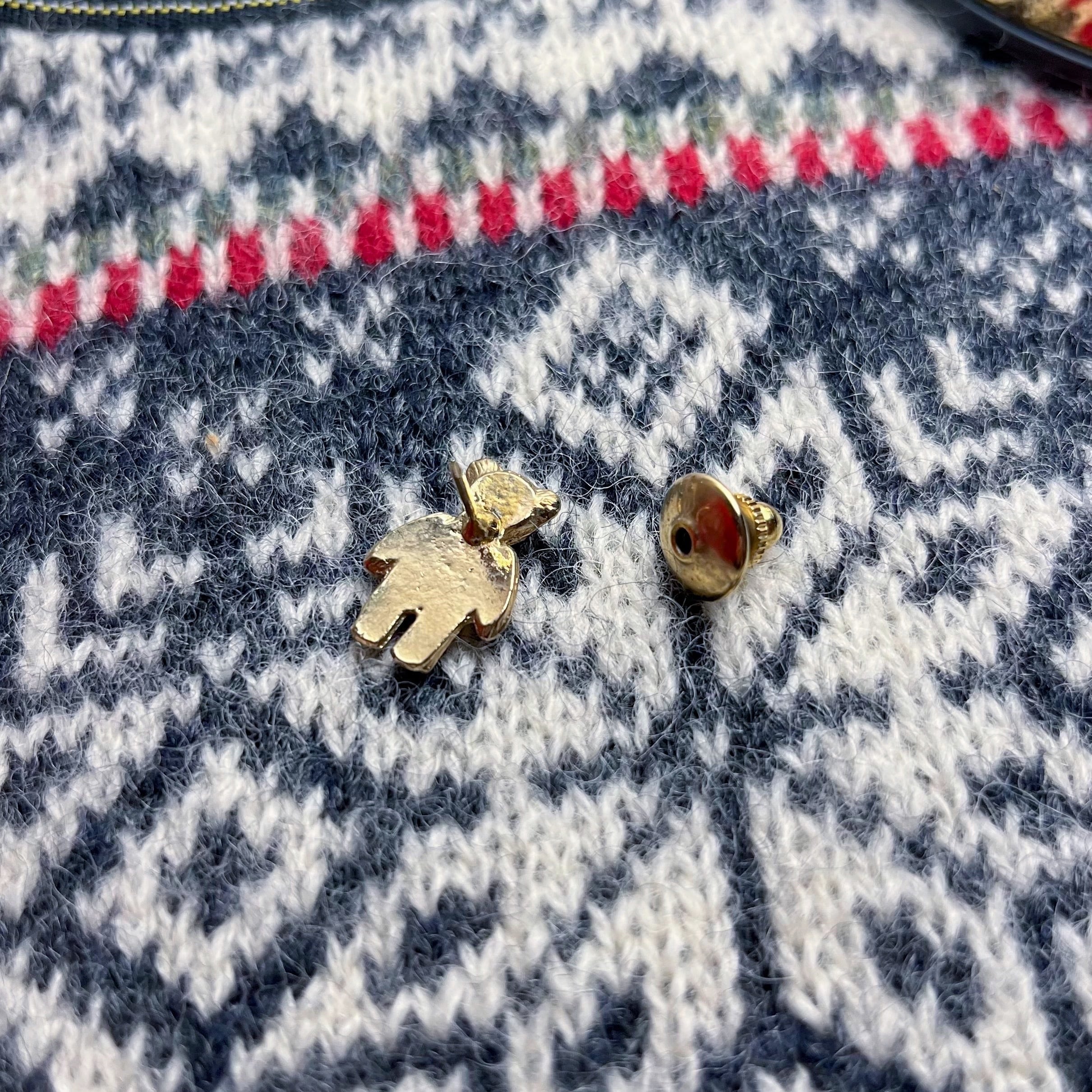 gold bear mini pin badge