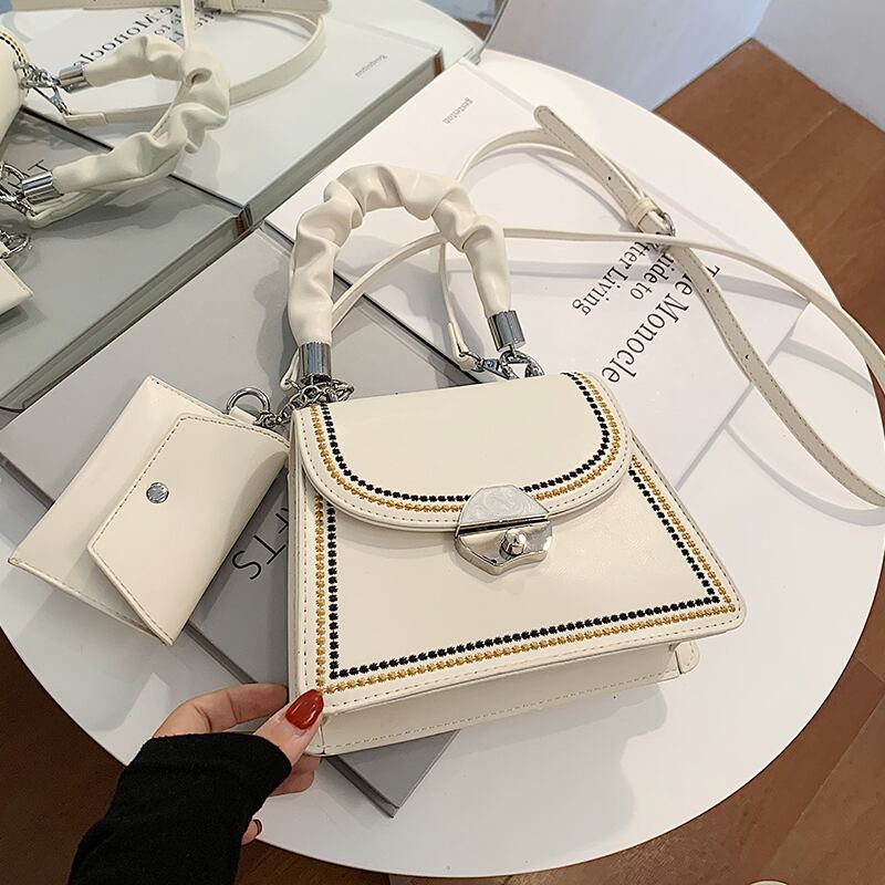 人気のオールマッチレディーススモールバッグ2020新しいトレンディなファッションオールマッチメッセンジャーバッグインネットレッドポータブルスモールスクエアバッグ Tiancai_Wing_Bag7799387