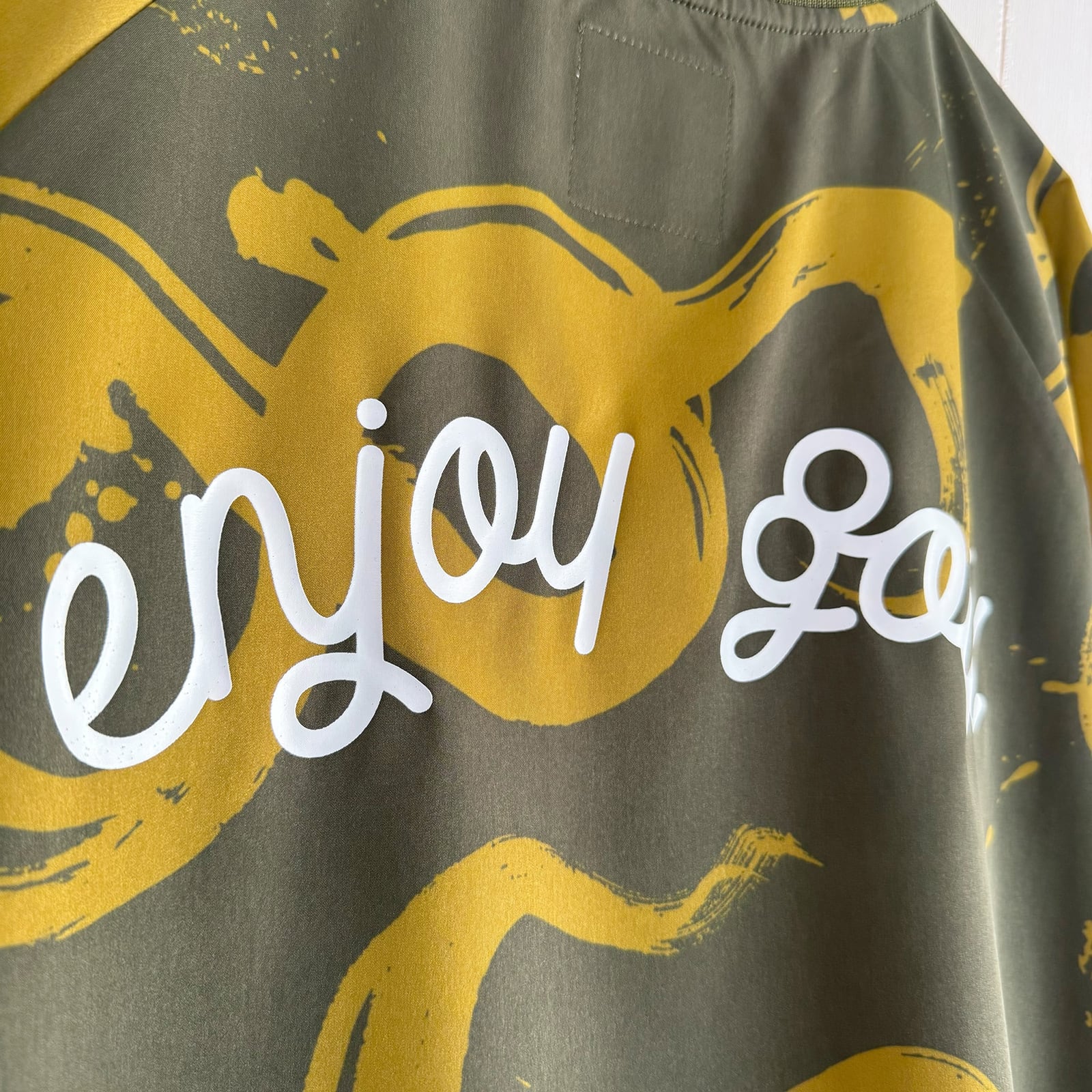 CALLIGRAPHY PATTERN S/S PISTE -KHAKI- | 8G SHOOT WEBSTORE